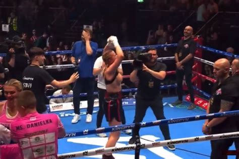 boxing girl flashes crowd after win|Kingpyn Boxing video: Daniella Hemsley flashes fans。